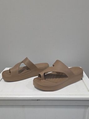 Women’s Tan Slide Sandals with Toe Loop